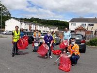 Image of a group of volunteers litter picking