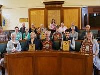 Image cynrychioli Tenantiaid Cyngor ledled Powys yn ennill gwobrau i gydnabod eu doniau yn yr ardd