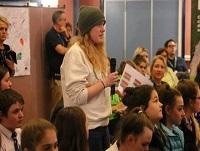 Image cynrychioli Pobl Ifanc Powys yn Dathlu Diwrnod Byd-eang y Plant