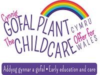 Image cynrychioli Cynnig Gofal Plant yn dod i deuluoedd ar draws Powys